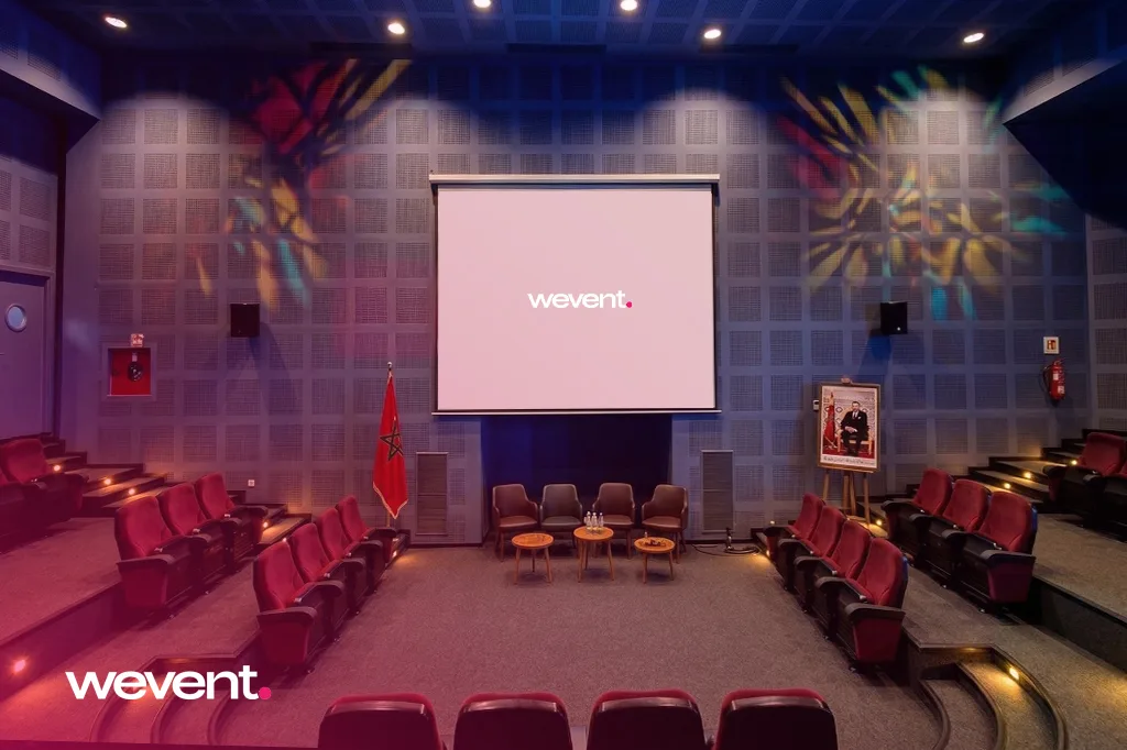 Salle de conférence équipée pour la traduction simultanée