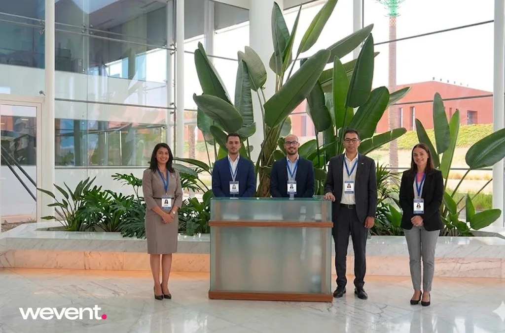 Équipe d'hôtes et hôtesses d'accueil Wevent lors d'un événement corporate au Maroc