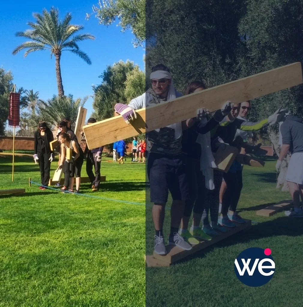 Challenge incentive en extérieur : équipe les yeux bandés portant une planche lors d'un séminaire team building au Maroc