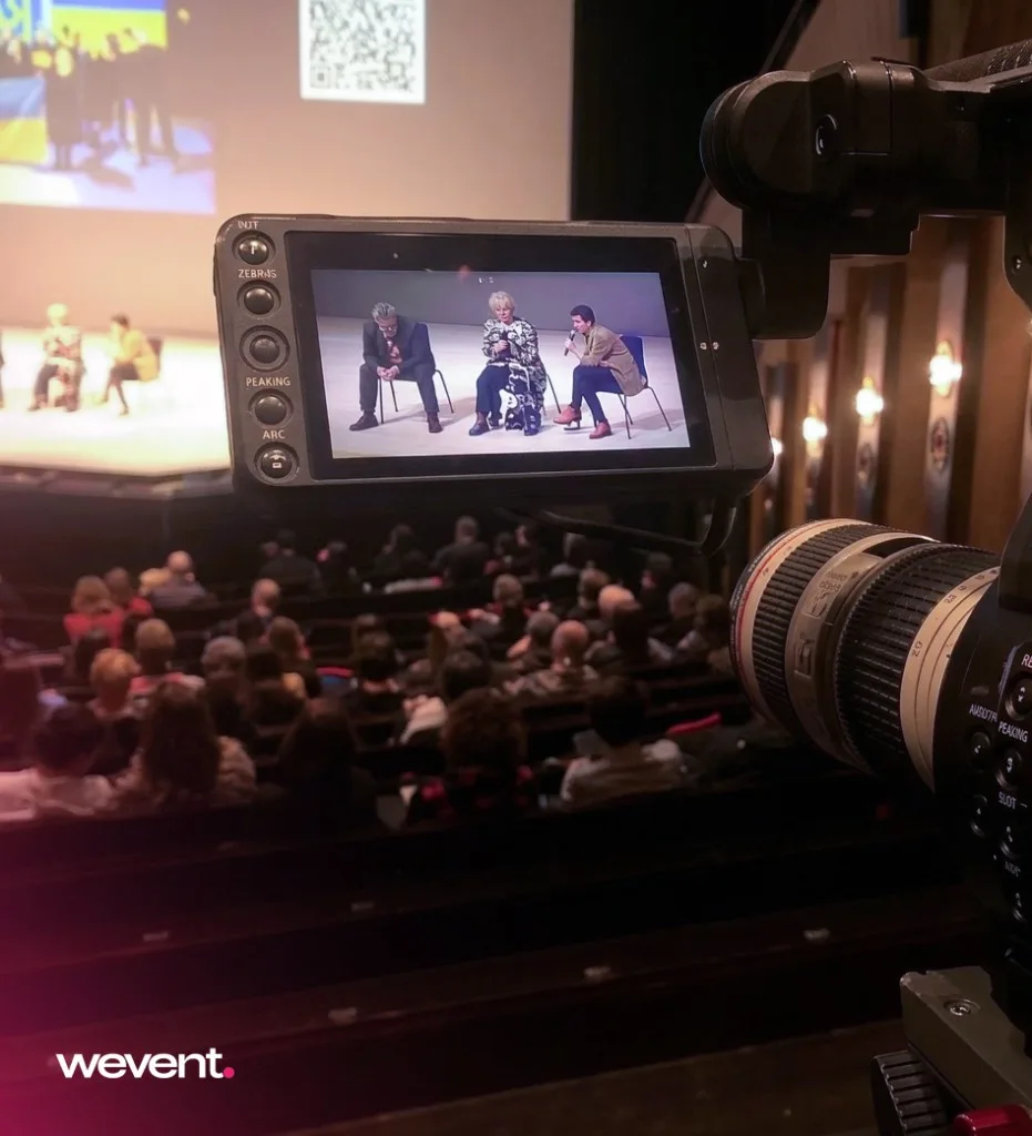 Cameraman avec stabilisateur DJI Ronin lors d'un tournage événementiel au Maroc